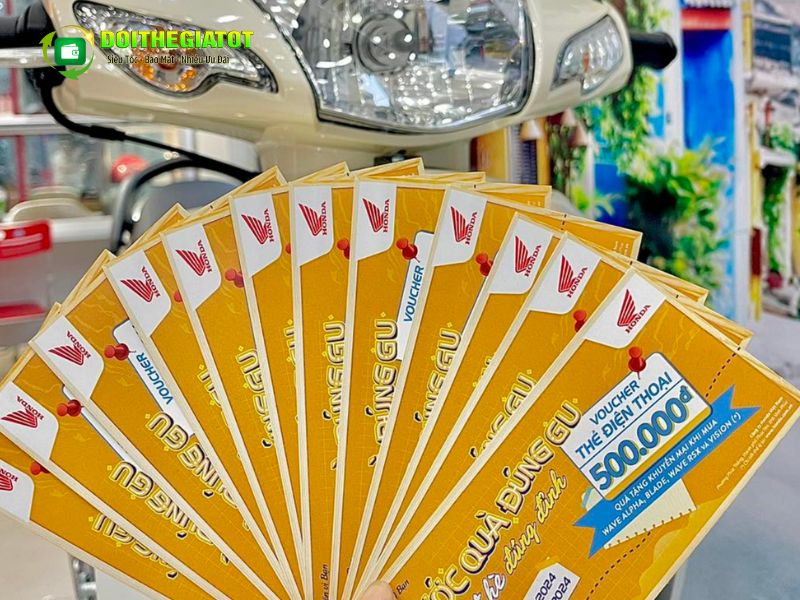 Lật mặt sau của thẻ ra nhắn theo cú pháp để nạp thẻ điện thoại một cách đơn giản